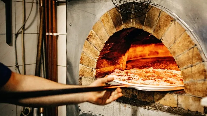 Tennessee Pizzeria Faces Controversy After Refusing to Cater Same-Sex Wedding