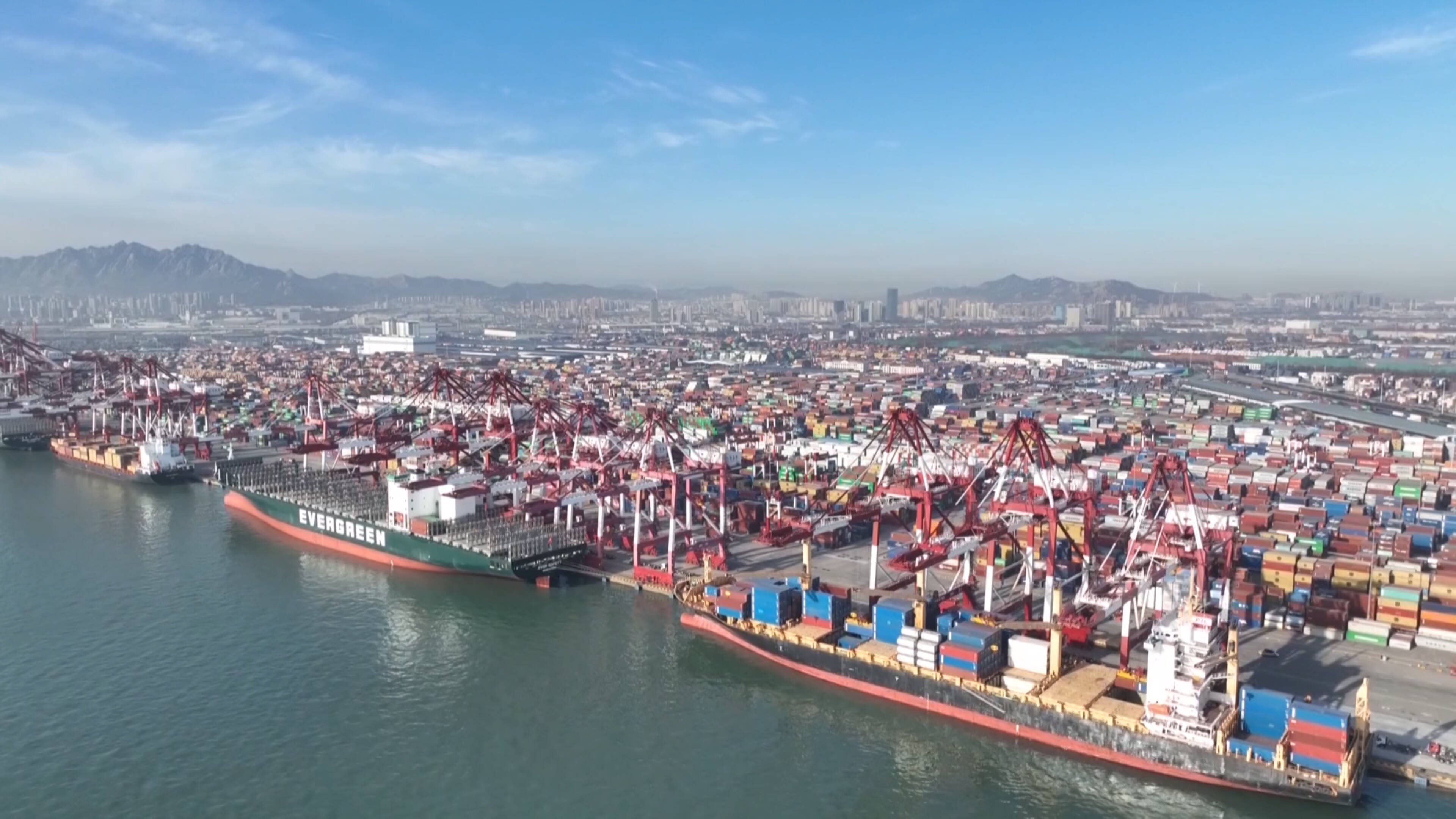 Shanghai's foreign trade import and export reached 2.55 trillion yuan in the first half of the year